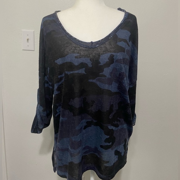 KAKTUS women's L muted blue camo print roll tab tunic with side slits EUC - Picture 1 of 7